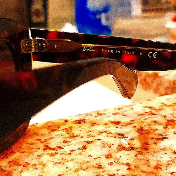 UNISEX RayBands shades or RX glasses........